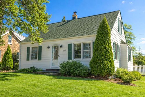 8550 N Regent Road, Fox Point, WI, 53217 | Card Image