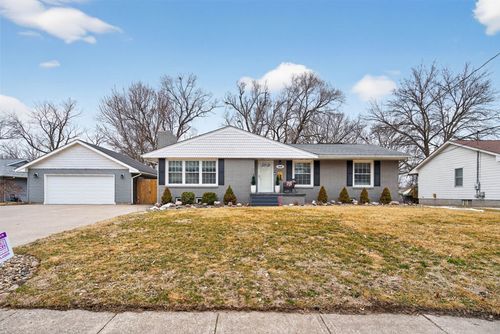 2520 E 25th St, Des Moines, IA, 50317-3040 | Card Image