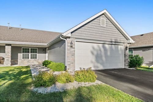 4517-4517 Squaw Valley Dr, Loves Park, IL, 61111-5433 | Card Image