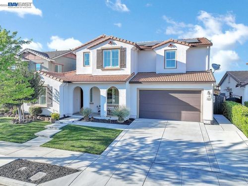 733 Jennifer St, Brentwood, CA, 94513-1671 | Card Image