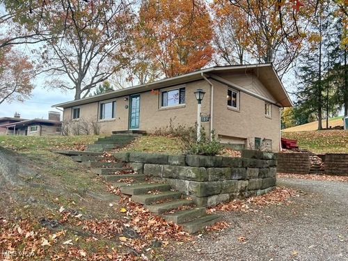 185 Wabash Ave Nw, New Philadelphia, OH, 44663-1381 | Card Image