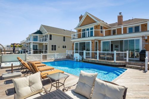 676 Dune Rd, Westhampton Beach, NY, 11978-2930 | Card Image