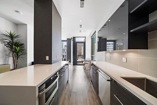 UNIT-1109 - 1211 Caroline St, Condo with 2 bedrooms, 2 bathrooms and 2 parking in Houston TX | Image 8