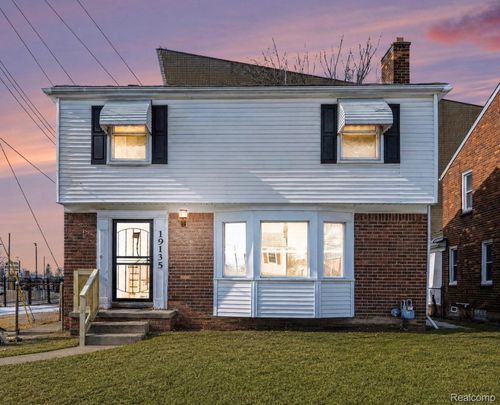 19135 Hartwell Street, Detroit, MI, 48235 | Card Image