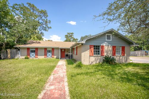 1300 Chalmette Ave, Ocean Springs, MS, 39564-5810 | Card Image