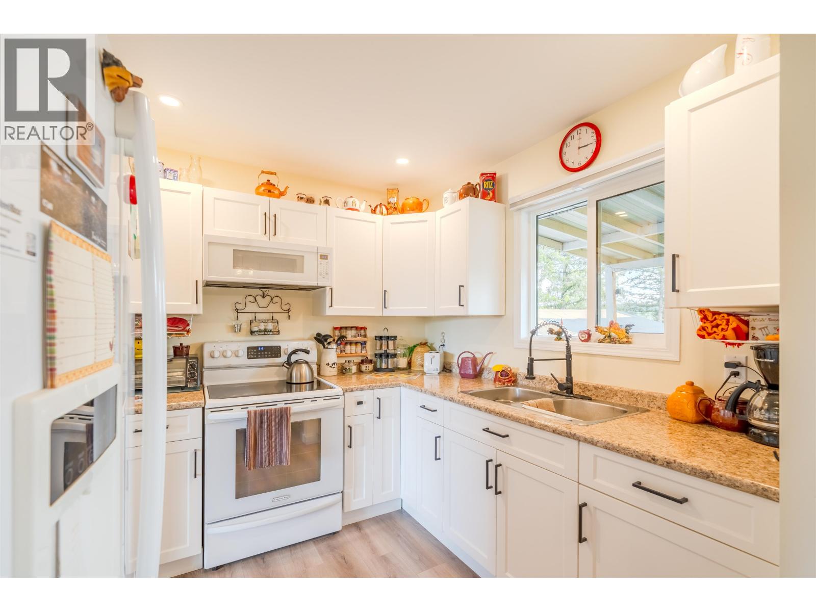 Residential in 103 Mile House 4