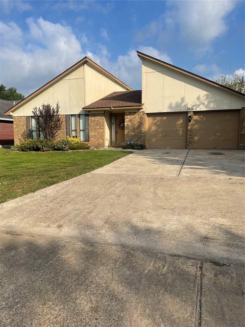 2806 33rd Ave N, Texas City, TX, 77590-3843 | Card Image