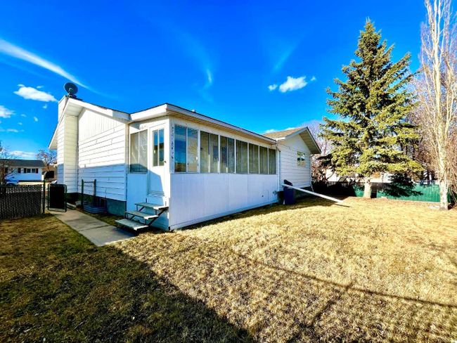 9119 95 Avenue, Home with 5 bedrooms, 2 bathrooms and 4 parking in Lac La Biche AB | Image 2