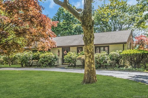 1 Duffy Ct, Northport, NY, 11768-1518 | Card Image