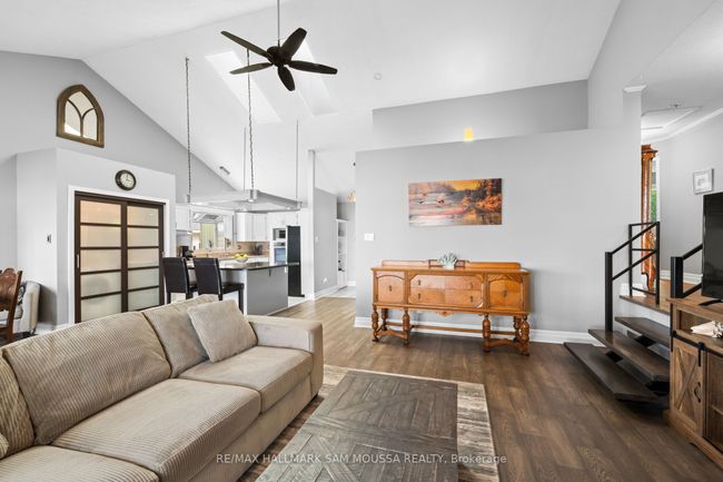 4350 Armitage Ave, House other with 3 bedrooms, 2 bathrooms and 6 parking in Dunrobin ON | Image 15