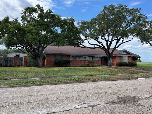 749 San Patricio Ave, Taft, TX, 78390-3125 | Card Image