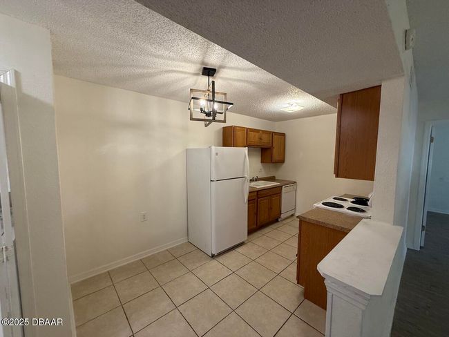 kitchen / eat in dining space | Image 24