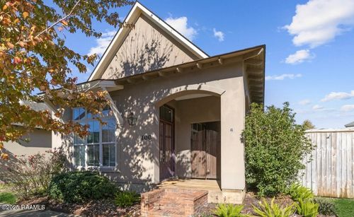 100 Deysbrook Ln, Youngsville, LA, 70592-5768 | Card Image