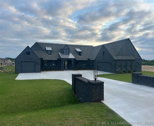 8517 E 108th St N, Owasso, OK, 74055 | Card Image