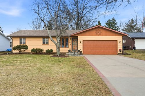 804 Roberts St, Altoona, WI, 54720-1335 | Card Image