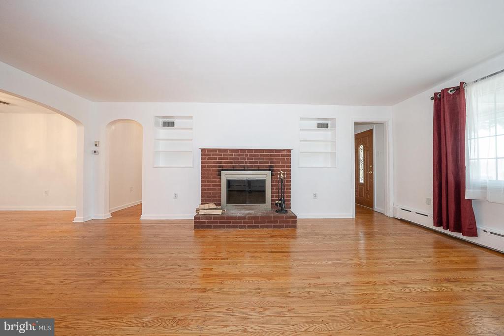 Residential in WILLOW GROVE 5