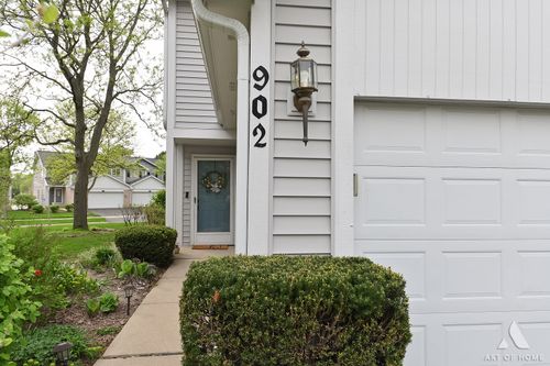 902 Ashley Ct, Westmont, IL, 60559-8609 | Card Image