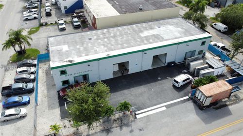 2757 W 77th Pl, Hialeah, FL, 33016-5635 | Card Image