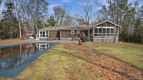 3 Robins Nest Ln, Hampton Bays, NY, 11946-1024 | Card Image