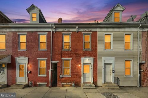 435 Walnut St, YORK, PA, 17403-1324 | Card Image