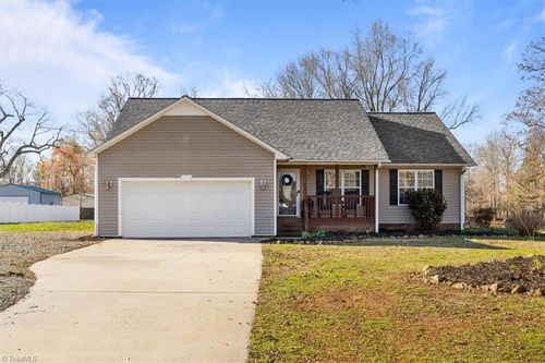 295 Calinda Dr, Thomasville, NC, 27360-8213 | Card Image
