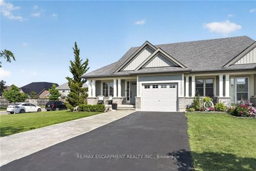 105 Anastasia Blvd, Smithville, ON, L0R2A0 | Card Image