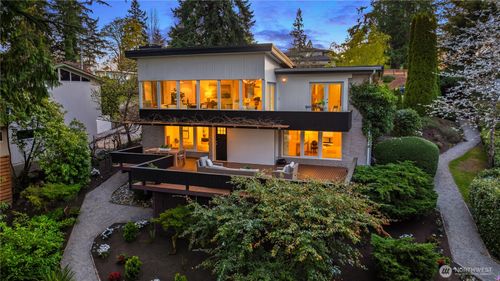 2070 127th Avenue Se, Bellevue, WA, 98005 | Card Image