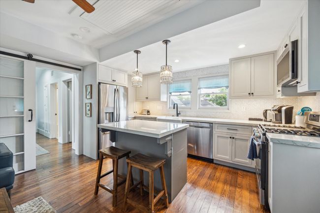 Alternate view of kitchen in garage apartment | Image 44
