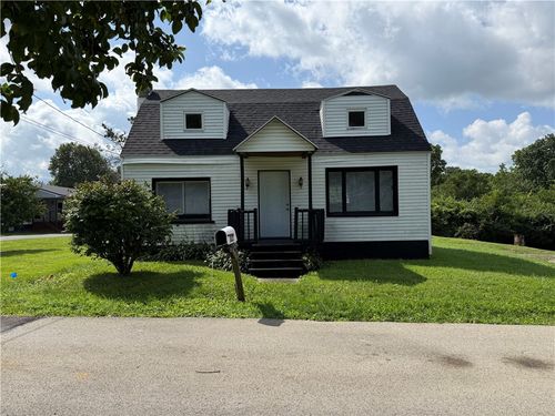 323 Warner Aly, New Castle, PA, 16101-5915 | Card Image