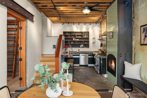 112 18th Ave, Seattle, WA, 98122-5713 | Card Image