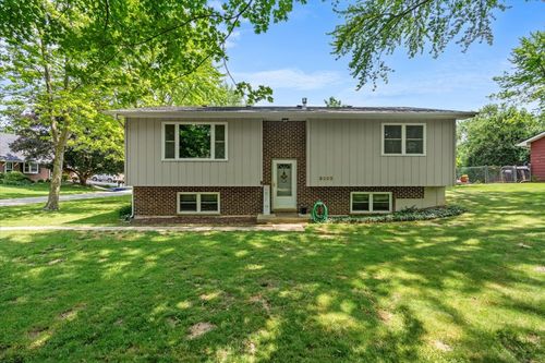 3202 Midway Dr, Island Lake, IL, 60042-9792 | Card Image