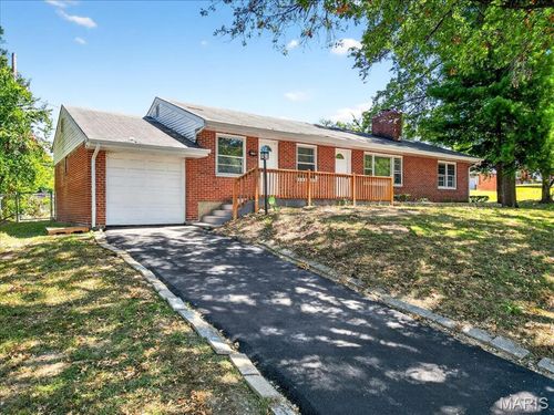 9472 Yorktown Dr, Saint Louis, MO, 63137-1330 | Card Image