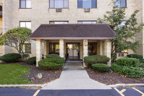 208-7231 Wolf Road, Indian Head Park, IL, 60525 | Card Image