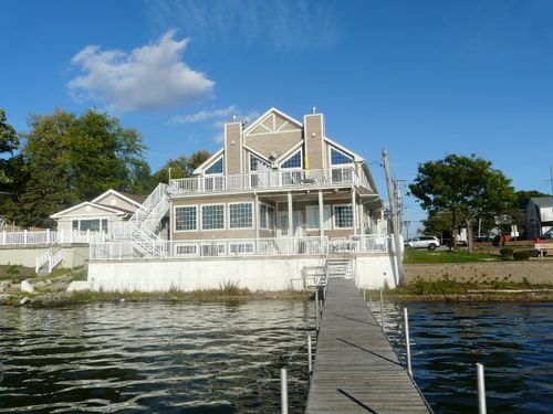 38 W Grand Ave, Fox Lake, IL, 60020-1831 | Card Image