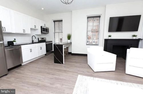 apt-8-13 E Read St, BALTIMORE, MD, 21202-6705 | Card Image