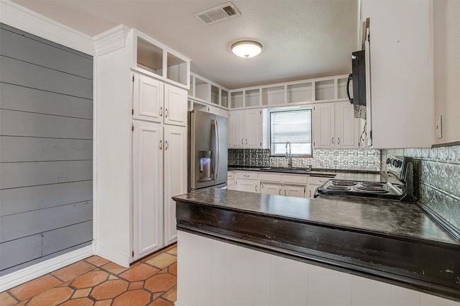 2309 Honeysuckle Ave, House other with 3 bedrooms, 2 bathrooms and null parking in Fort Worth TX | Image 14
