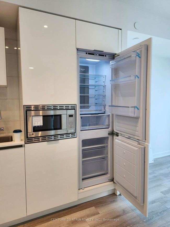 1602 - 238 Simcoe St, Condo with 1 bedrooms, 1 bathrooms and null parking in Toronto ON | Image 5