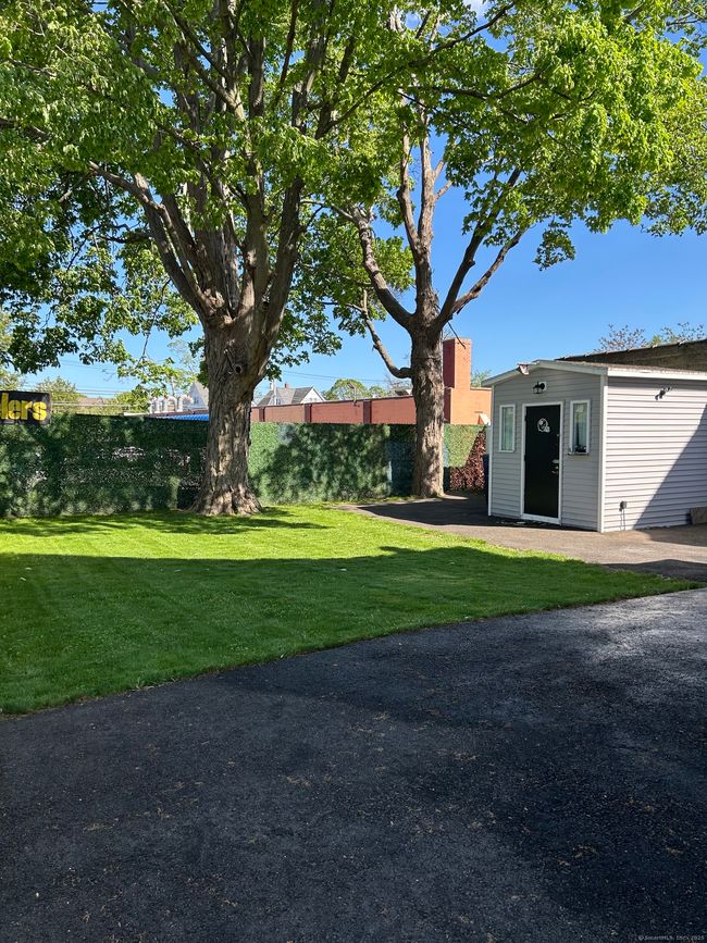 554 Huntington Rd, Home with 6 bedrooms, 4 bathrooms and null parking in Bridgeport CT | Image 36