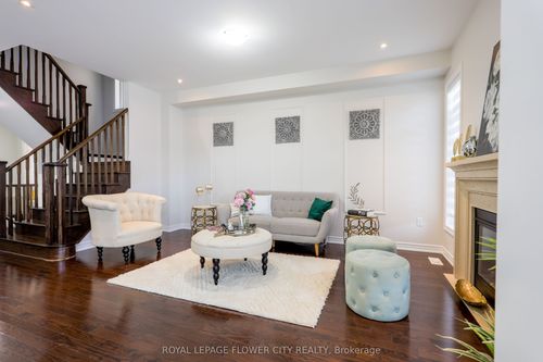 68 Av Killington, Kleinburg, ON, L4H3Z4 | Card Image