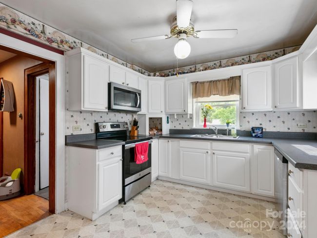 63 Ford St, House other with 3 bedrooms, 2 bathrooms and null parking in Canton NC | Image 6