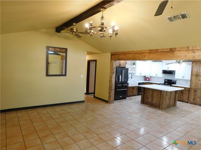 1102 Crockett, House other with 4 bedrooms, 3 bathrooms and null parking in Cotulla TX | Image 14