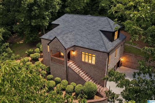 911 Velmont Ln, BIRMINGHAM, AL, 35226-1933 | Card Image