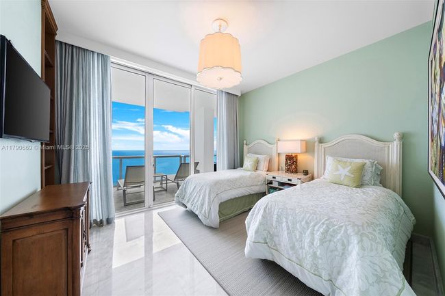 APT-2801 - 50 S Pointe Dr, Condo with 3 bedrooms, 4 bathrooms and null parking in Miami Beach FL | Image 15