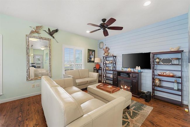 13027 Buccaneer Pkwy, House other with 3 bedrooms, 3 bathrooms and null parking in Freeport TX | Image 9
