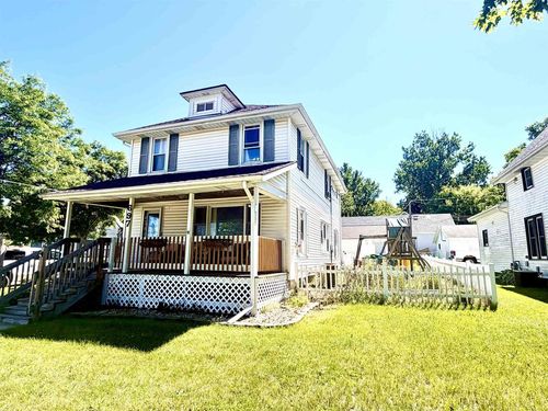 697 N Central Ave, RICHLAND CENTER, WI, 53581-1704 | Card Image