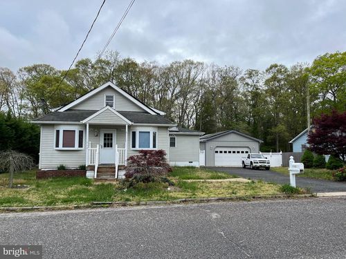 112 1st Ave, Tuckerton, NJ, 08087-2704 | Card Image