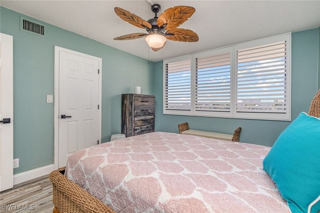 GUEST BEDROOM SHOWING ENTRANCE TO WALK-IN CLOSET | Image 21