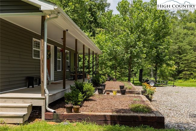 Large Front Yard | Image 16