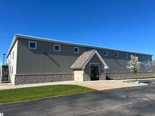 4975 E Traverse Hwy, Traverse City, MI, 49684-8467 | Card Image