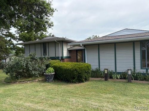 678 Henry Ave, Manchester, MO, 63011-3558 | Card Image